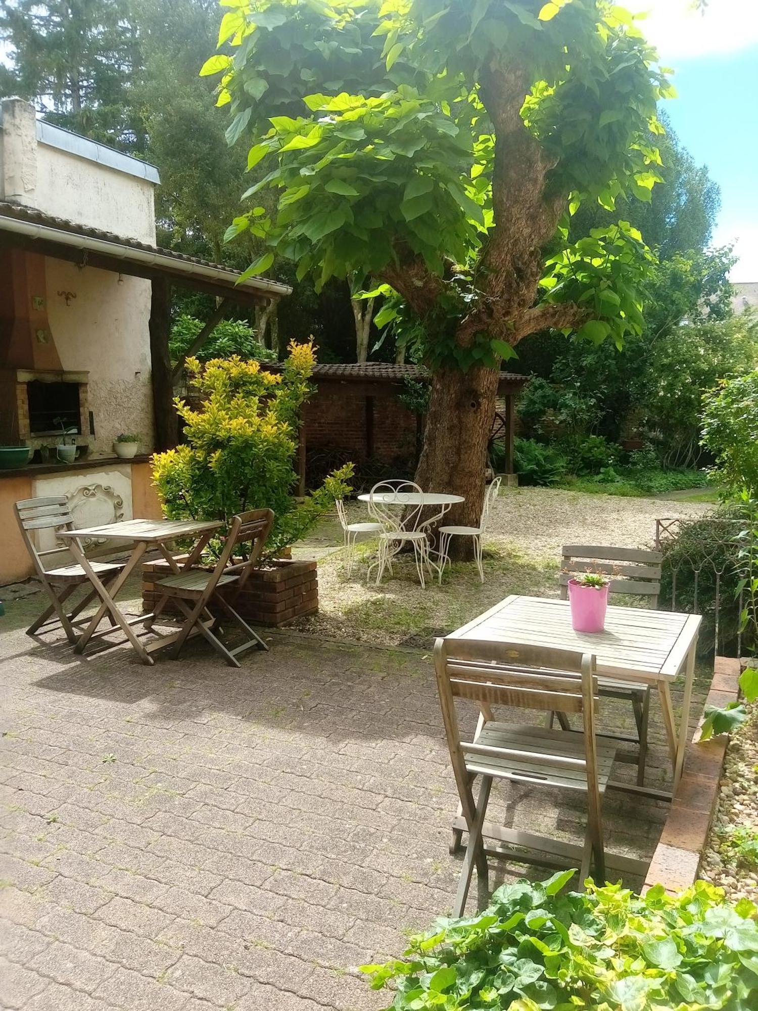 Les Charmilles Acomodação com café da manhã Saint-Jean-de-Losne Exterior foto